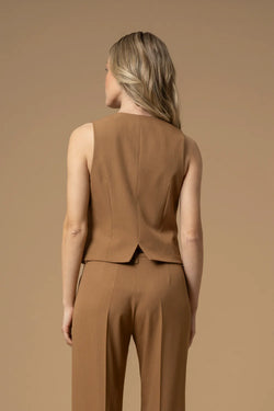 SOPHISTICATED ELEGANT SLEEVELESS WAISTCOAT WITH ORNATE BROOCH - GILET ELITA