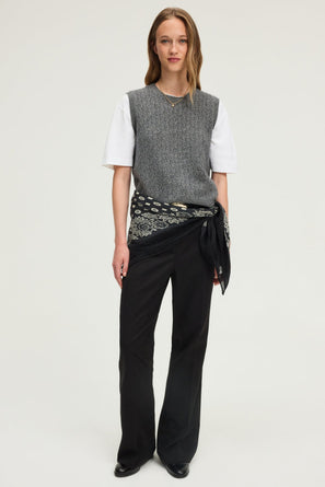 SLEEVELESS CABLE-KNIT WOOL SWEATER - ELWINNA