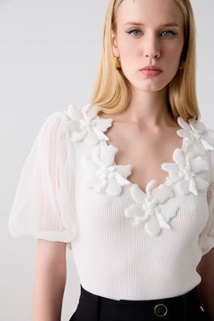 RIBBED SHORTSLEEVES TOP WITH FLOWERS