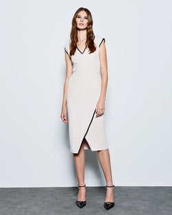 WRAP DRESS WITH A V NECKLINE