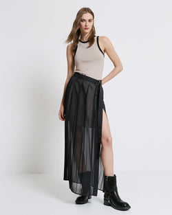 PLEATED SKIRT WITH A BELT